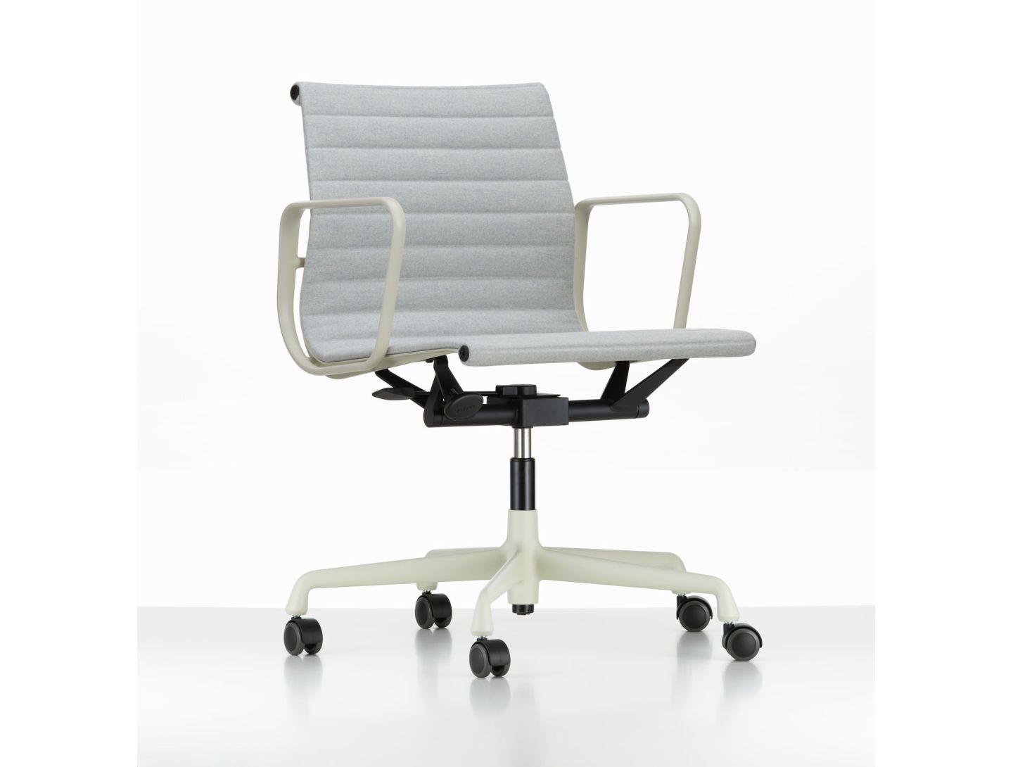 Кожаный поворотный операционный офисный стул с подлокотниками VITRA Eames Aluminium Group ARCH-00047211 - Вид №35