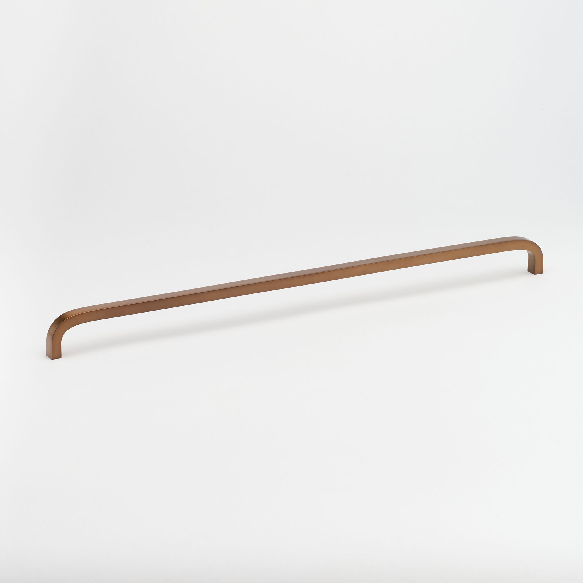 Латунная мебельная ручка Lo & Co Interiors Curve ARCH-00101114 - Вид №9