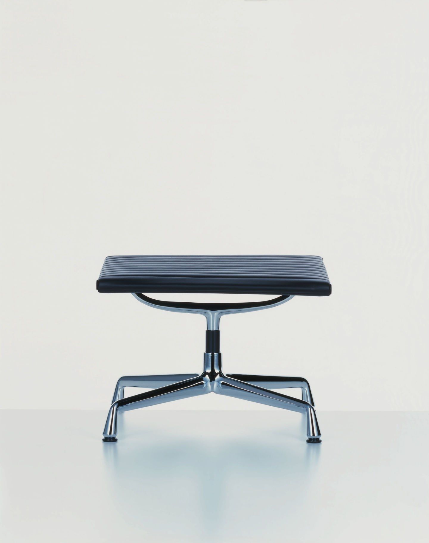 Тканевая спицевая подставка для ног VITRA Eames Aluminium Group ARCH-00128085 - Вид №1