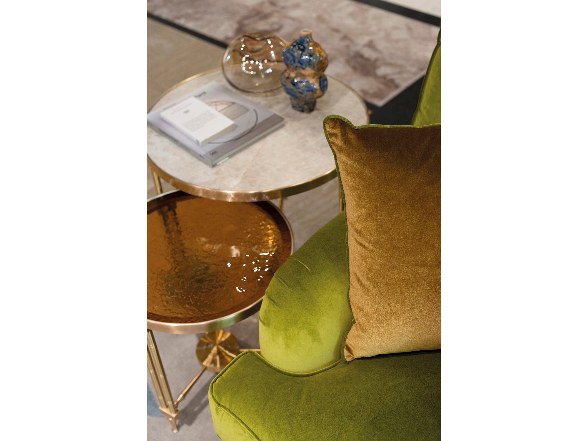 Круглый журнальный столик из стекла и латуни Bellotti Ezio Charming ARCH-00009475 - Вид №1