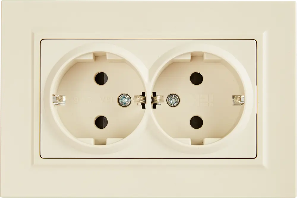 Розетка двойная IEK Brite с защитными шторками и заземлением 87761501