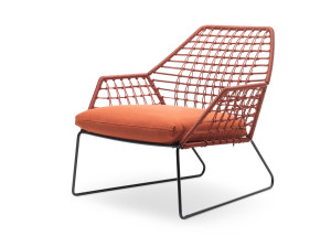 Садовое кресло из полиэтиленовой ткани и веревок