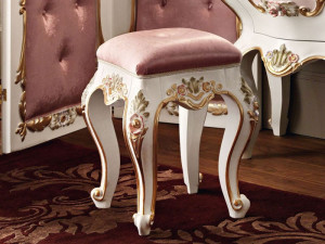 Тканевый стул