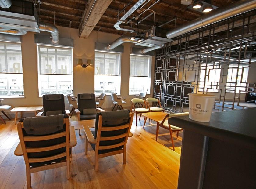 Deadgood Мягкое штабелируемое кресло с подлокотниками Tyneside Tl1 - Вид №13