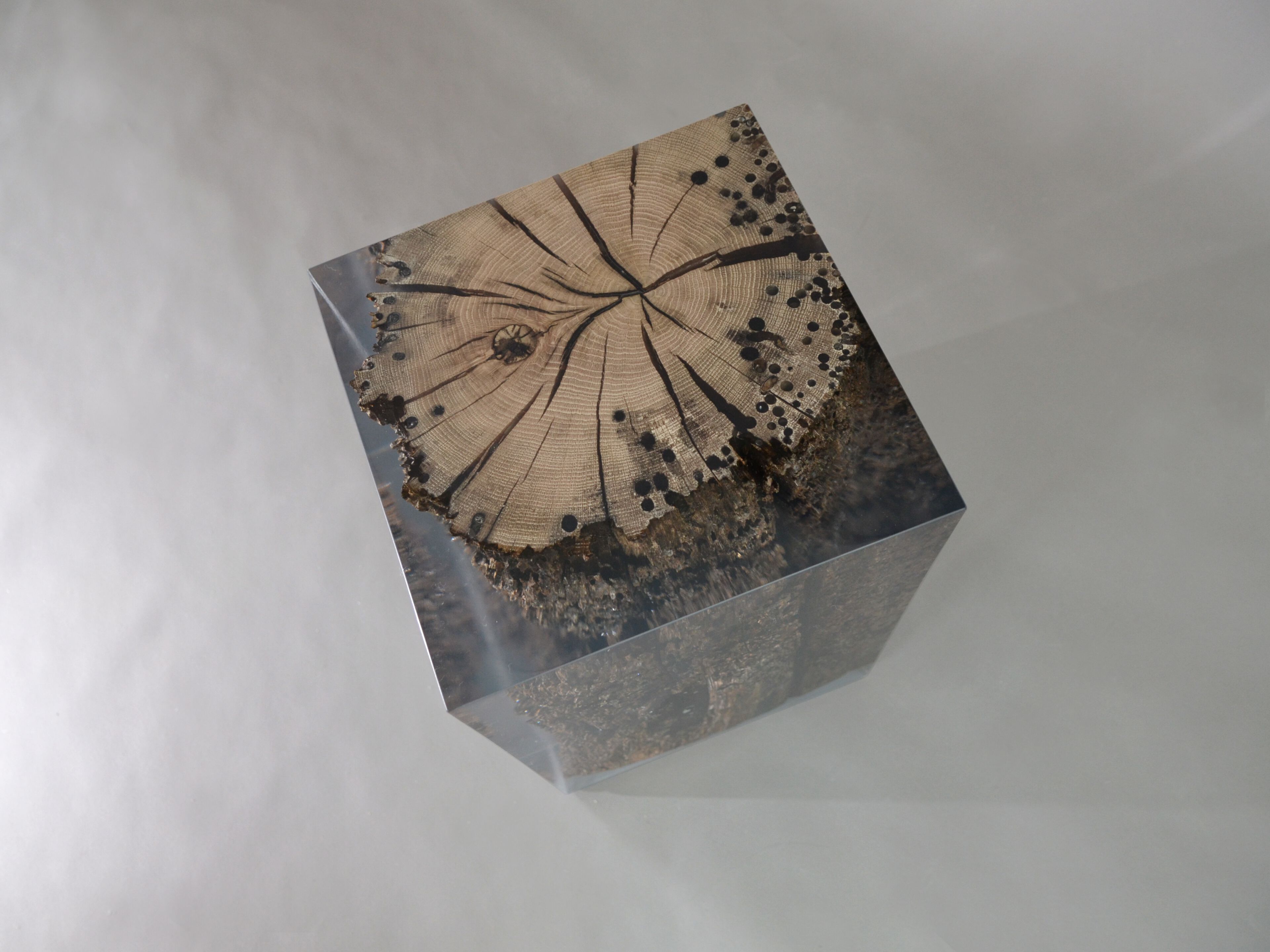 Табурет / журнальный столик из дуба и смолы alcarol Bricola ARCH-00047970 - Вид №5