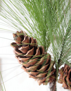 5734 883 a3 Искусственная ветка сосны с шишками, 158 см, зеленая H-andreas