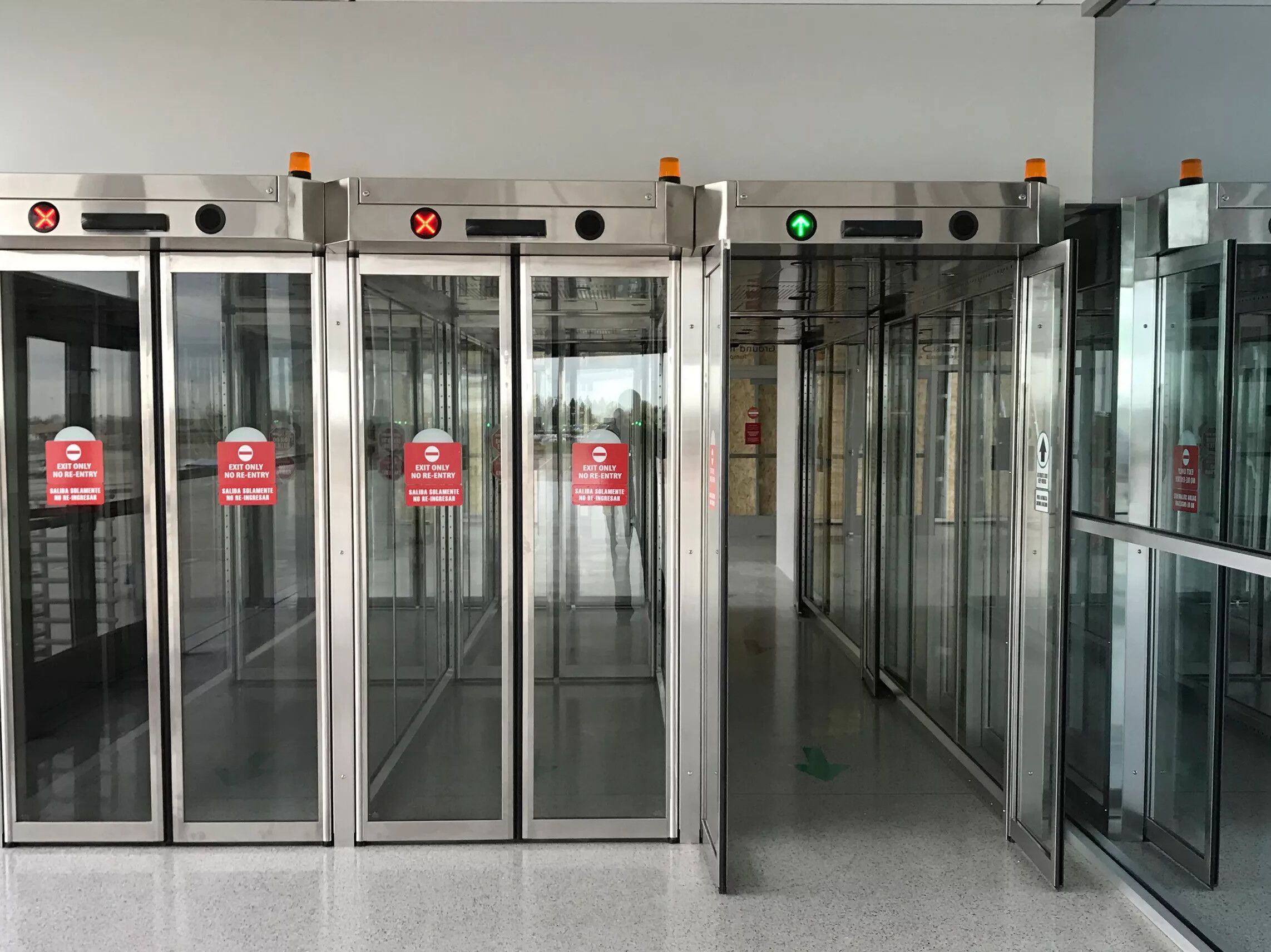 Односторонний туннель ASSA ABLOY Entrance Systems ASSA ABLOY EXIT LANE TRIPLE ARCH-00134052 - Вид №1