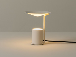 Алюминиевая настольная лампа