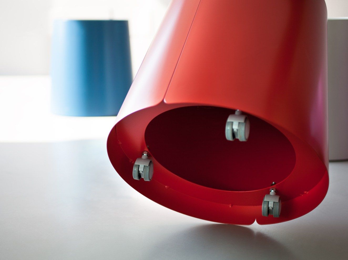 Круглый металлический журнальный столик для контракта с колесами MEMEDESIGN BOBINO ARCH-00121162 - Вид №3