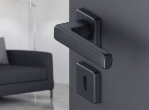 Алюминиевая ручка на розетке