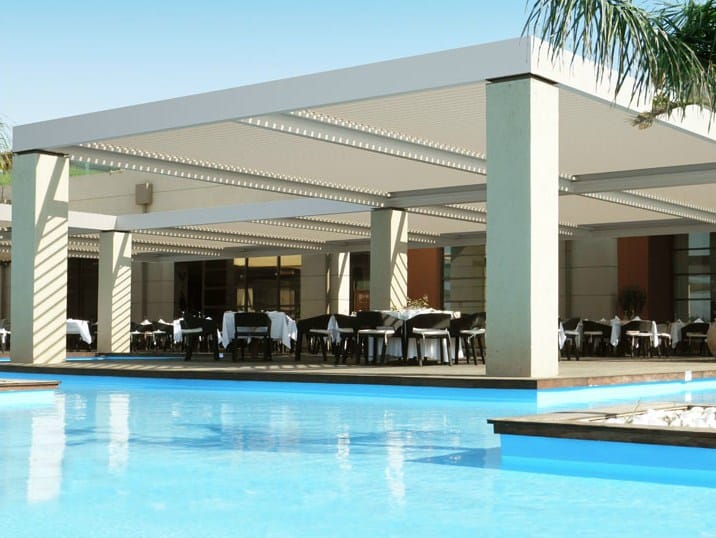 Пергола из алюминия с поворотными пластинами STUDIO 66 BLADE 180 ARCH-00037743 - Вид №12