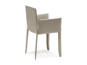 Кожаный стул с подлокотниками