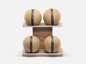 Набор взвешенных шариков из дерева и кожи