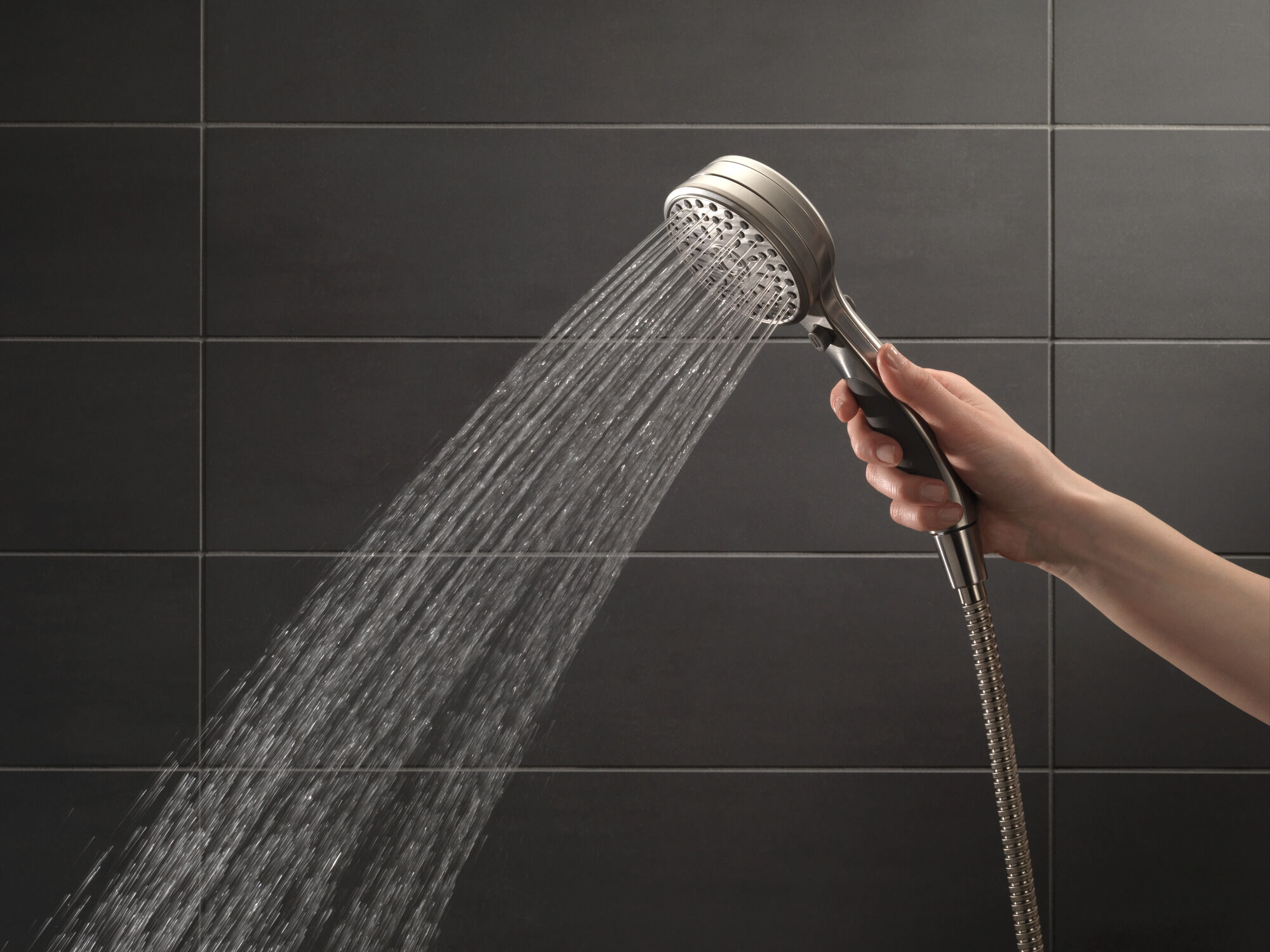 ActivTouch® Ручной душ с 9 настройками для настенного монтажа Delta Faucet 55424-WC - Вид №1