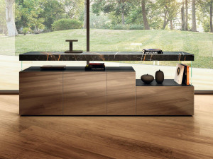 Стеклянный шкаф