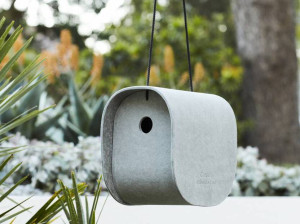 Бетонная кормушка для птиц