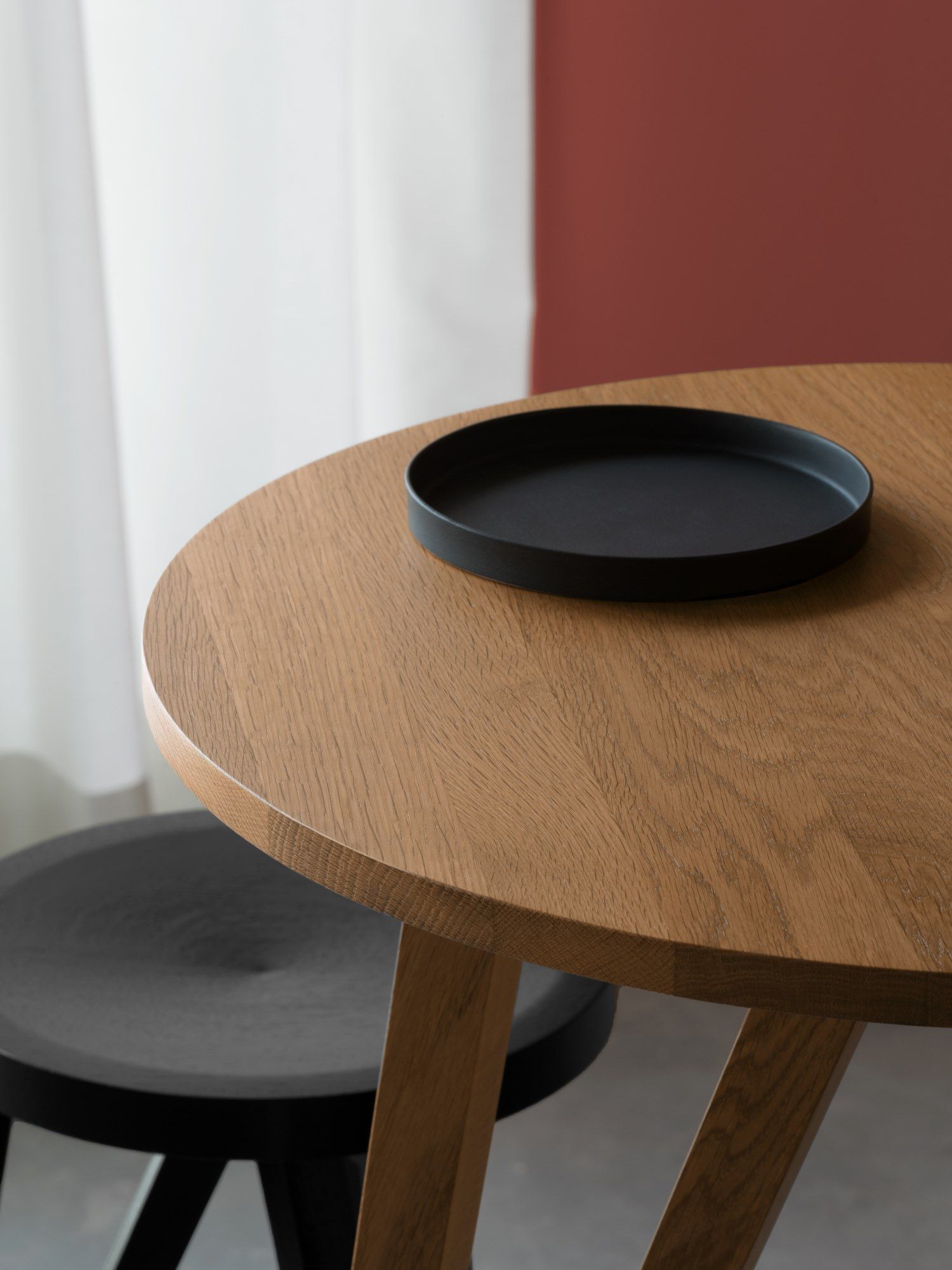 Высокий круглый деревянный стол LOEHR Faber ARCH-00043551 - Вид №2