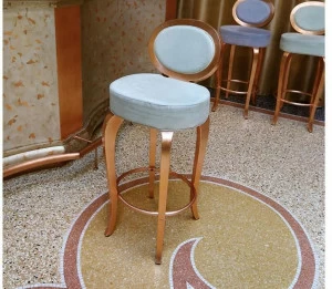 Arnaboldi Interiors Низкий табурет из экокожи с подставкой для ног