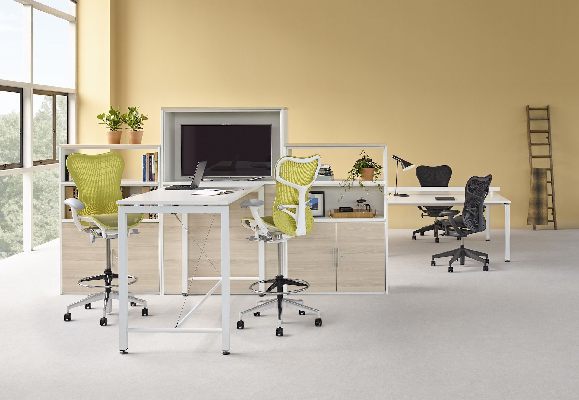 Эргономичный офисный стул из полимера Triflex Herman Miller Mirra 2 ARCH-00013167 - Вид №4