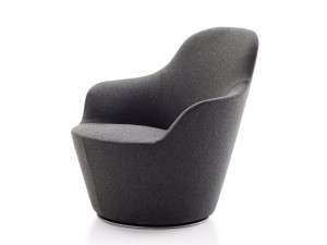 Тканевое кресло с подлокотниками