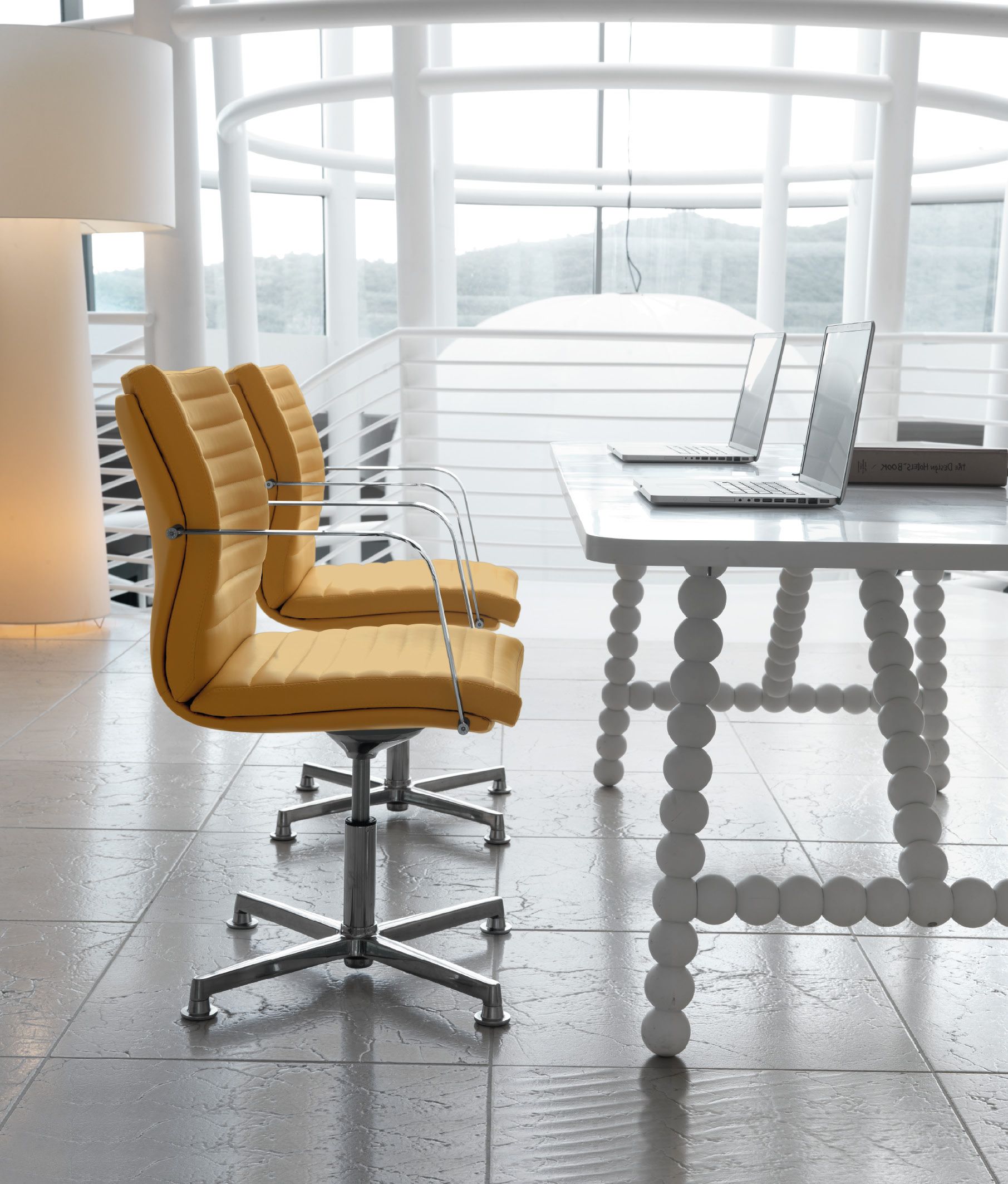 Кожаный офисный стул с подлокотниками с 4 спицами Quinti Sedute ARCH-00085685 - Вид №1