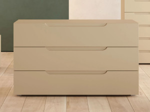 Деревянный комод