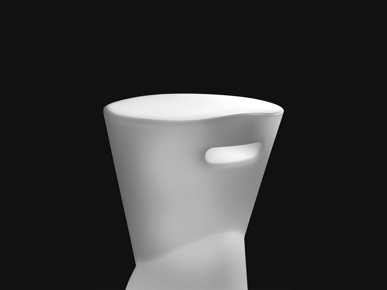 Высокий яркий садовый стул из полиэтилена Lyxo Design точка ARCH-00049143 - Вид №2