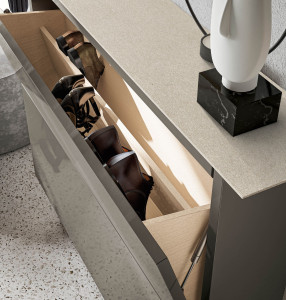 Деревянный шкаф для обуви