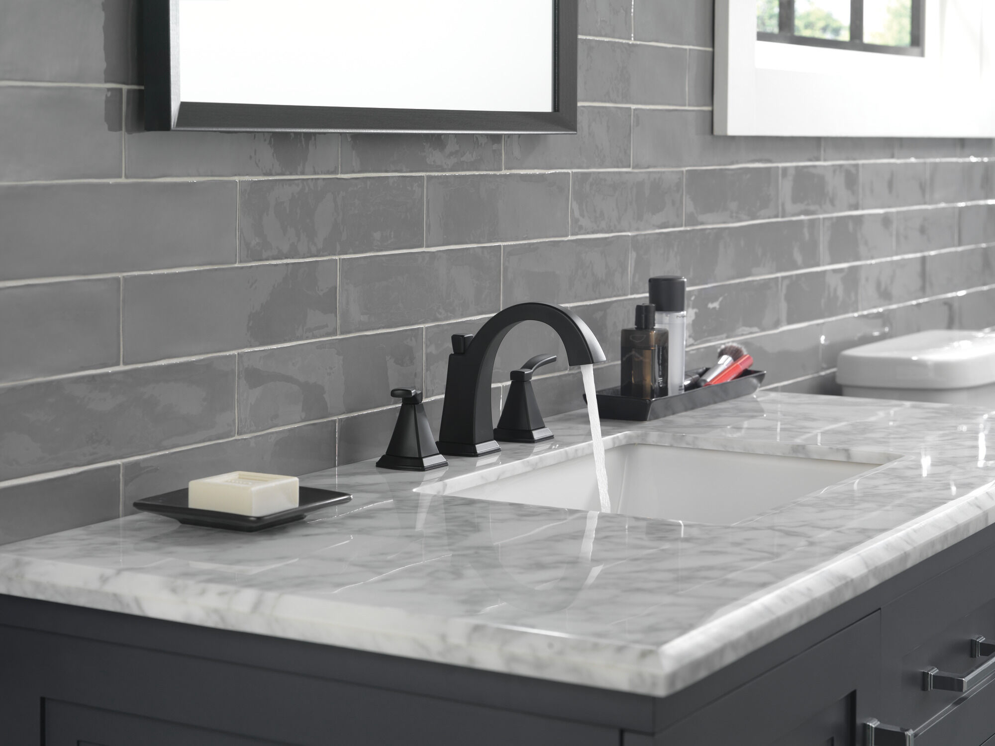 35768LF-BL Смеситель для ванной комнаты с двумя ручками Delta Faucet Flynn Матовый черный  - Вид №2