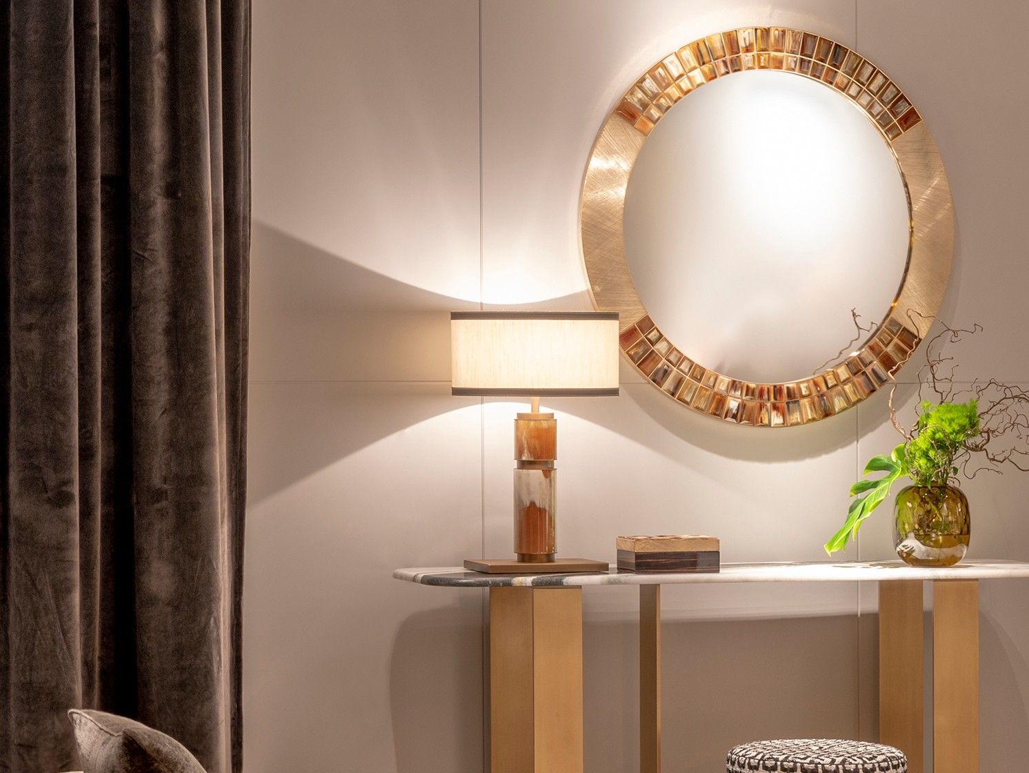 Латунное круглое зеркало с настенной рамкой ARCAHORN Shine ARCH-00025508 - Вид №1