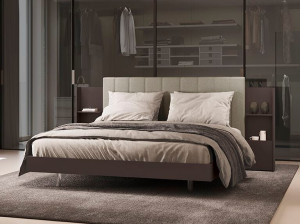 Деревянная двуспальная кровать с мягким изголовьем