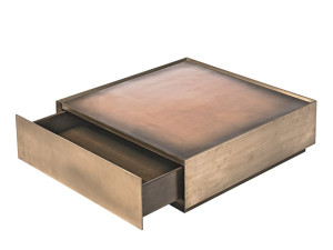 Деревянный низкий журнальный столик с отсеком для хранения