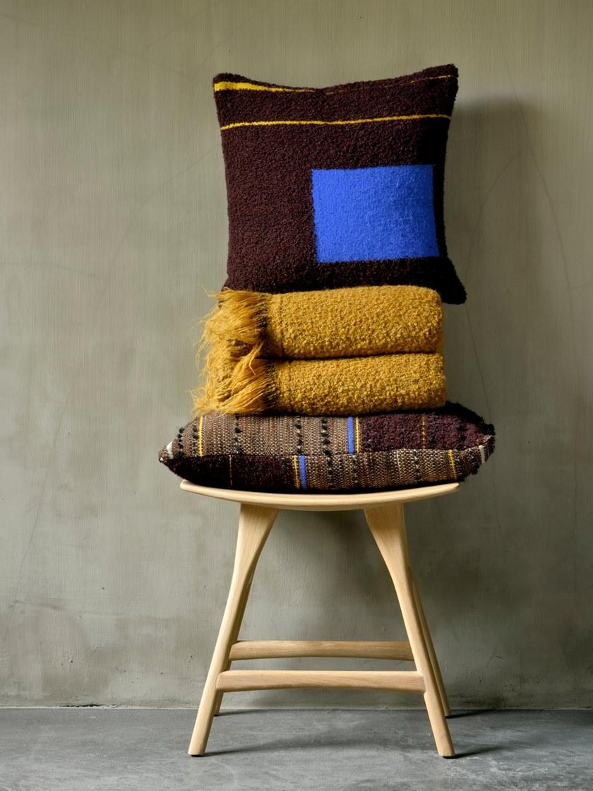 Ethnicraft Квадратная тканевая подушка для дивана Mystic ink 21071 - Вид №4