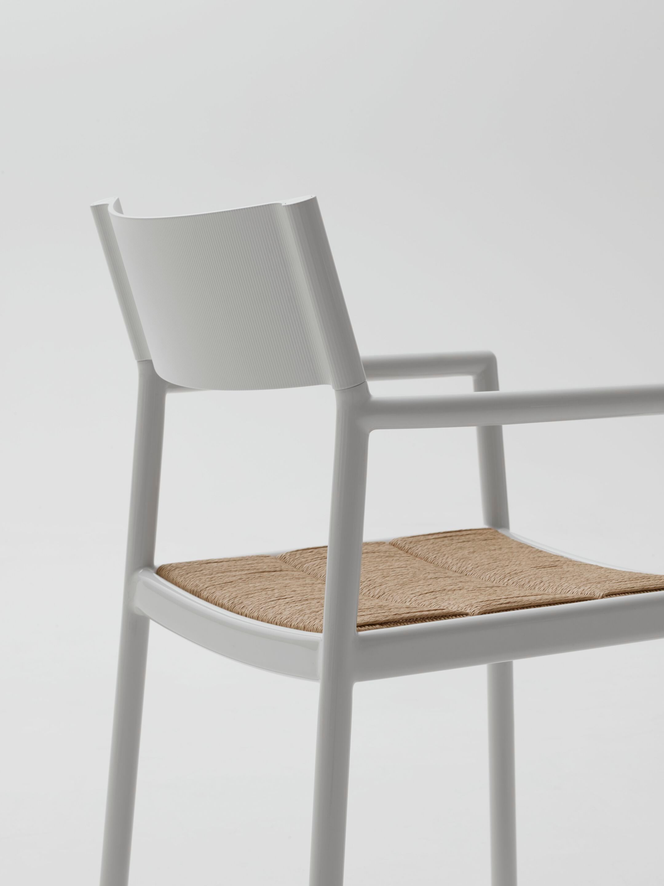 Алюминиевый стул с подлокотниками с сиденьем из ротанга Kettal Passage ARCH-00113881 - Вид №1