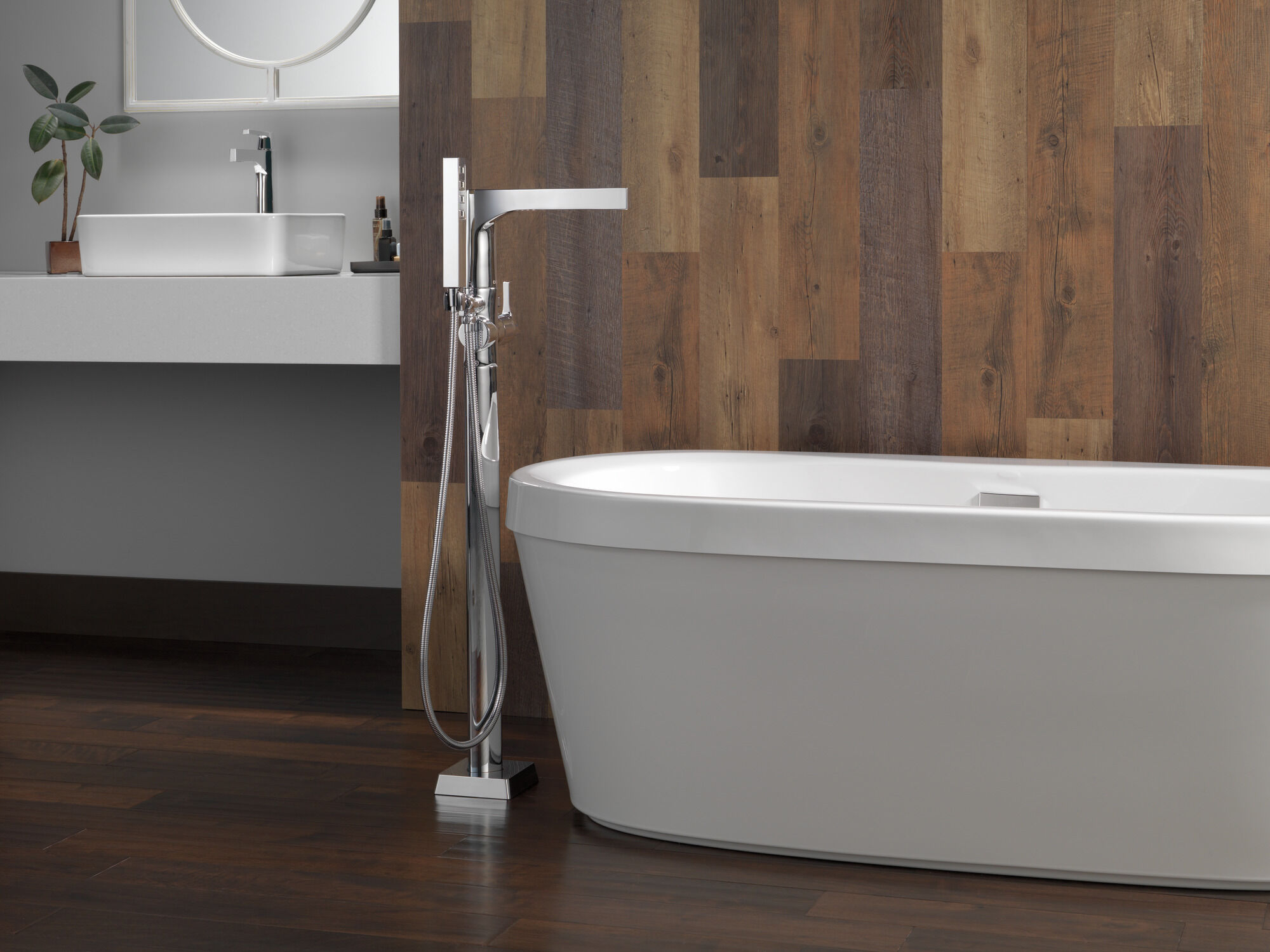 Отдельностоящая ванна 68 x 36 дюймов со встроенным сливом и переливом Delta Faucet Synergy B14416-6836-WH - Вид №5