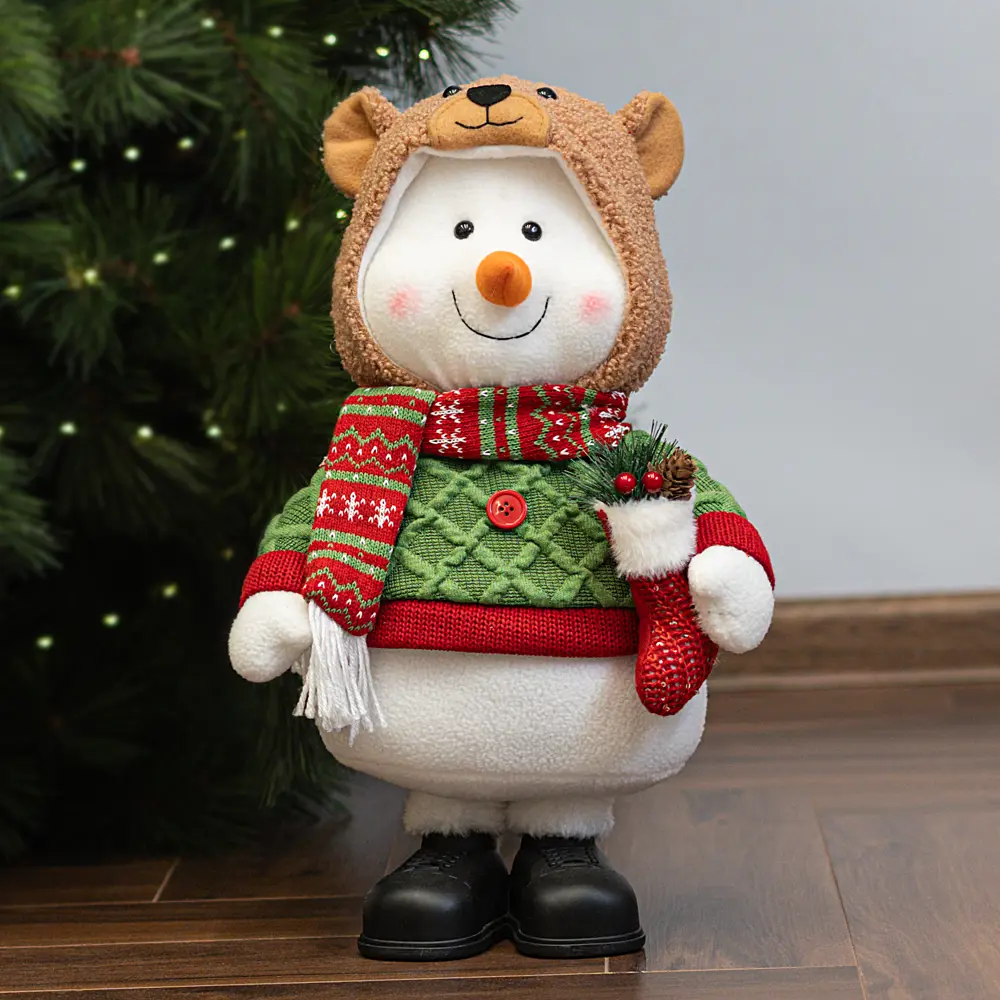 89368051 Декоративная фигура Снеговик в шапочке медвежонка 28x15 см STLM-1542346 Santreyd Christmas