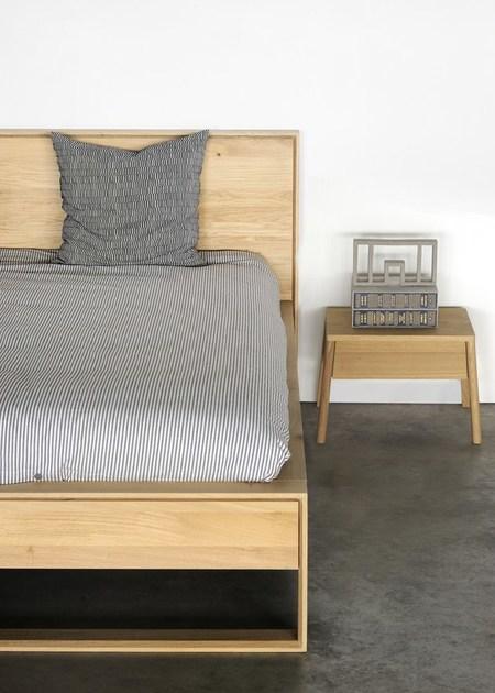 Ethnicraft Прямоугольная прикроватная тумбочка из дуба с ящиками Oak air 51210 - Вид №5