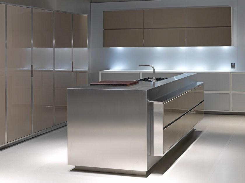 Strato Cucine Кухня с глянцевым лакированным островком серо-голубого цвета 20.10 sun-id-1414102 - Вид №1