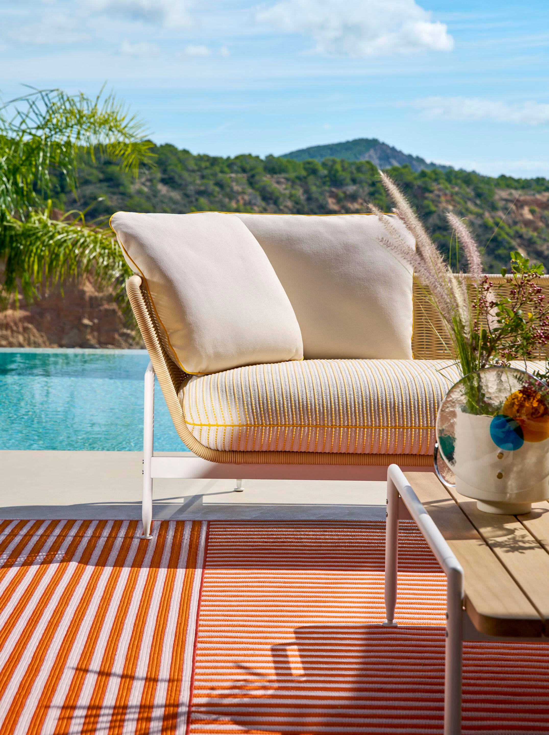 Низкий садовый столик в ироко CASSINA Esosoft Outdoor ARCH-00071110 - Вид №3