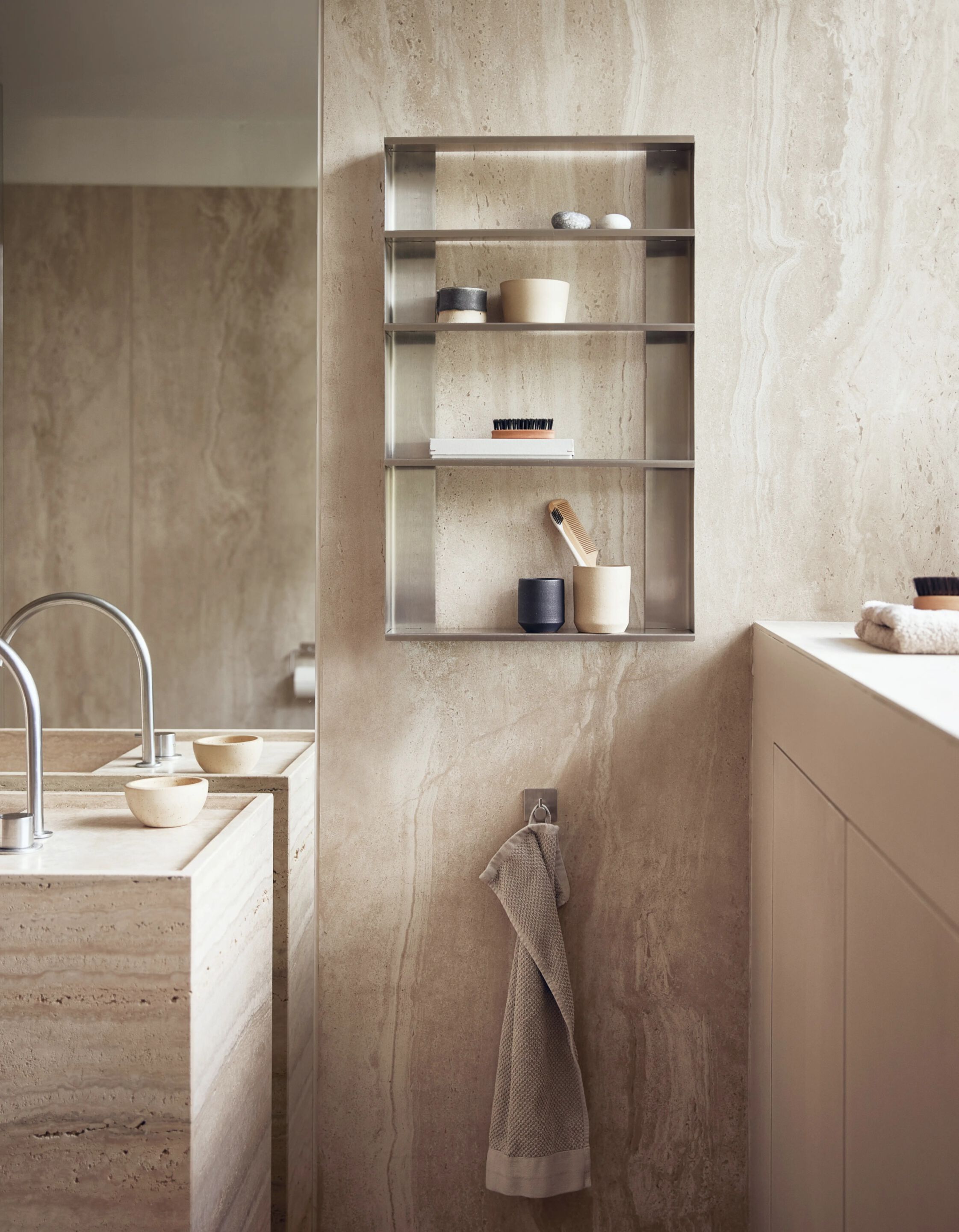 Вертикальный навесной шкаф из нержавеющей стали Form & Refine конус ARCH-00022954 - Вид №4