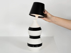 Аккумуляторная батарея настольная лампа