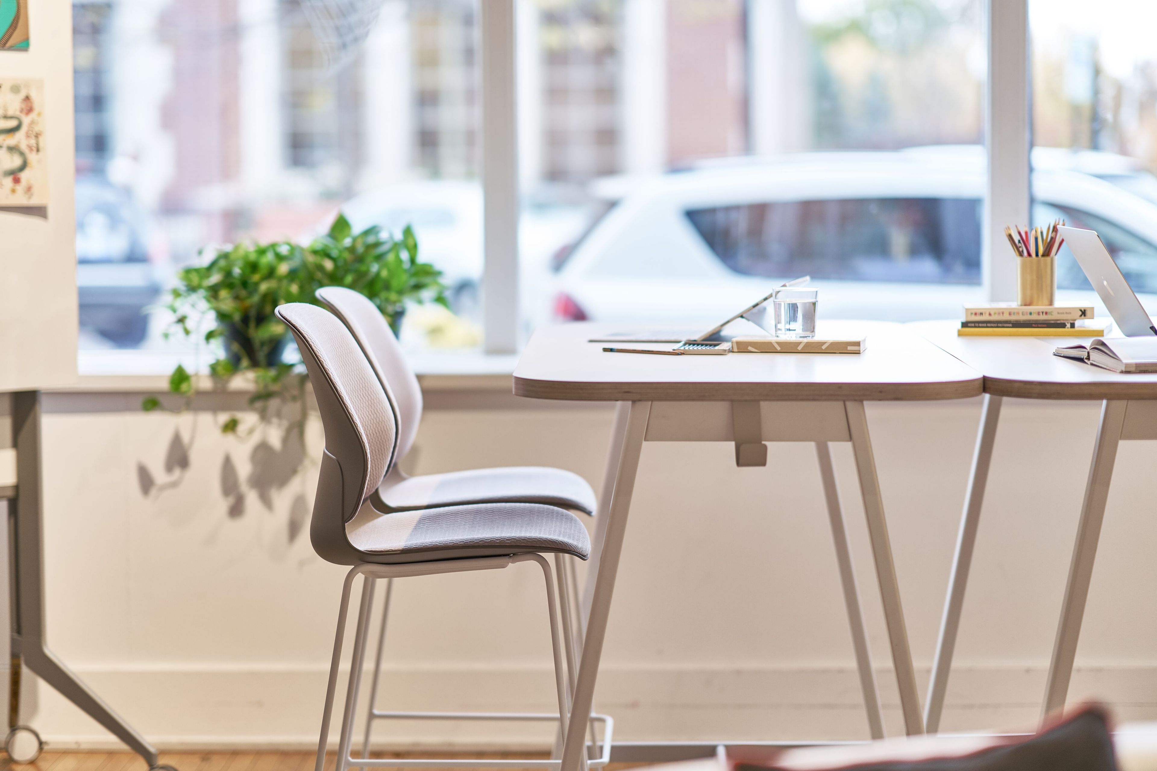 Высокий стол для совещаний из меламина с колесами Haworth POPUP ARCH-00086013 - Вид №1