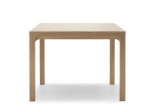 Квадратный дубовый стол