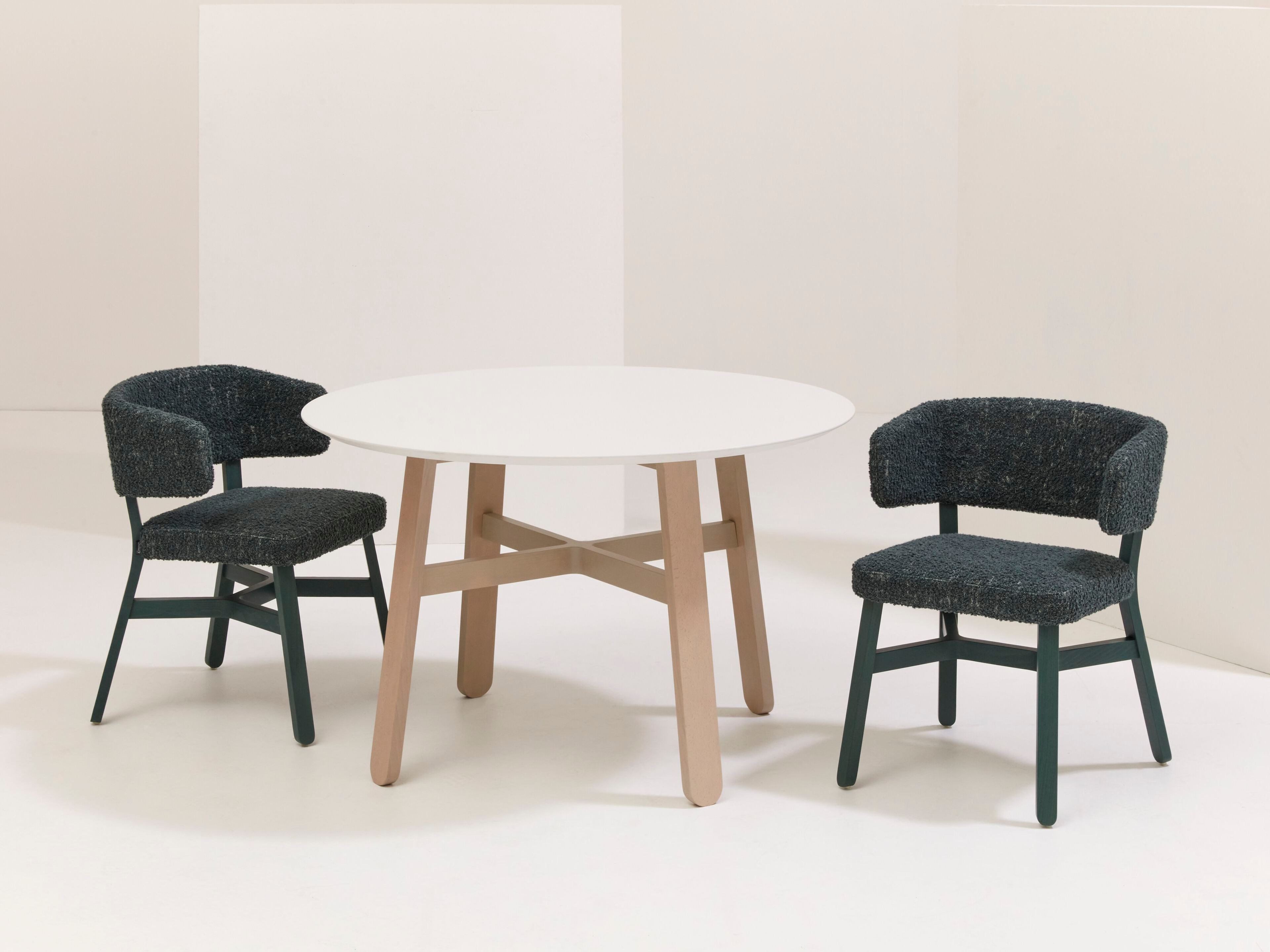 Круглый стол из бука Billiani круассан ARCH-00153350 - Вид №3