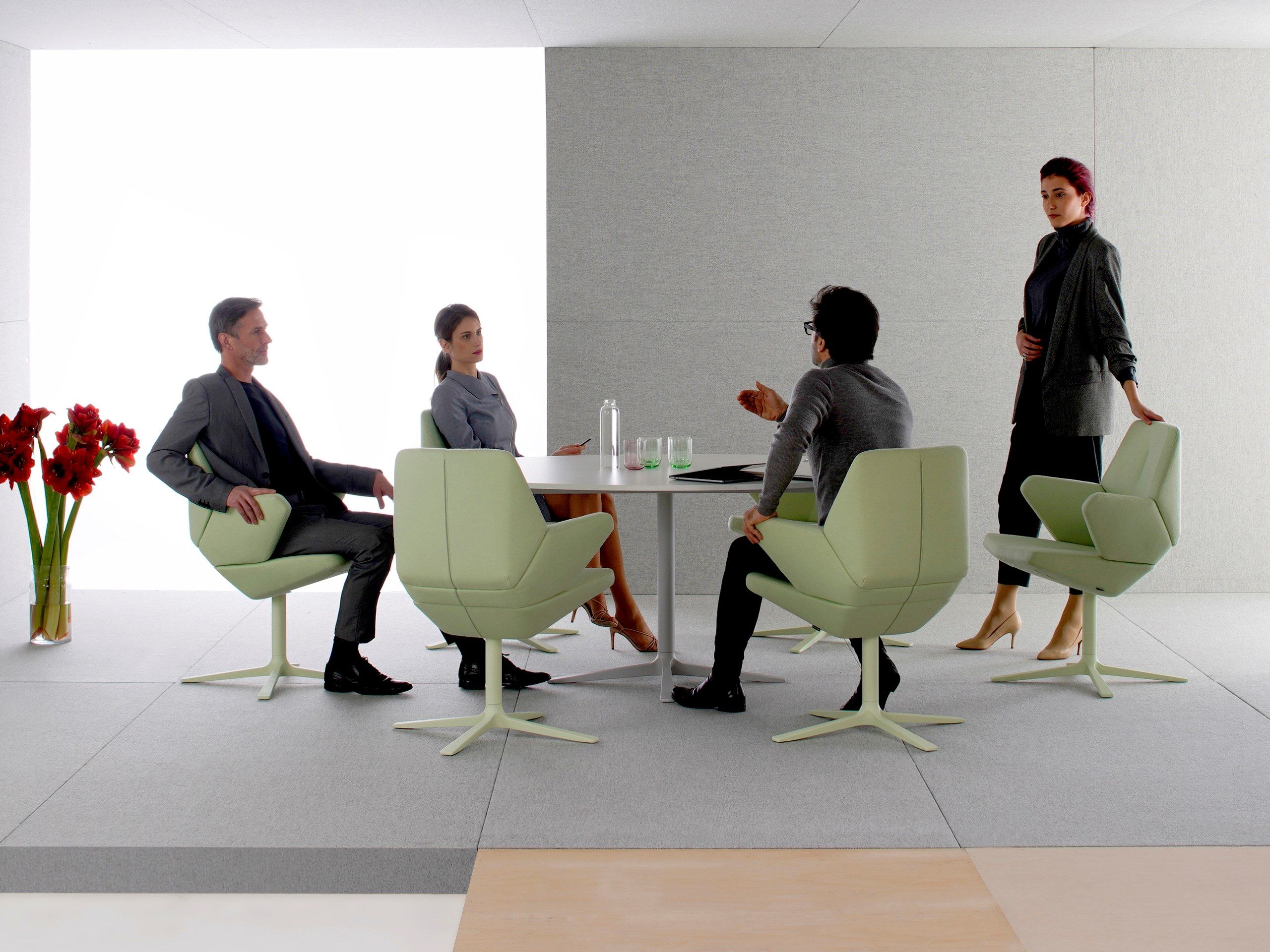 Мягкий стул с подлокотниками prostoria Trifidae ARCH-00112121 - Вид №1