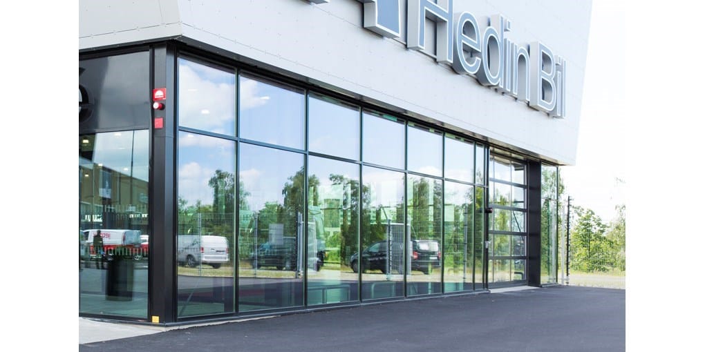 Застекленные промышленные секционные ворота ASSA ABLOY Entrance Systems ARCH-00064309 - Вид №1