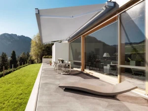 KE Outdoor Design Моторизованный тент-бокс с кронштейнами Tende a cassonetto