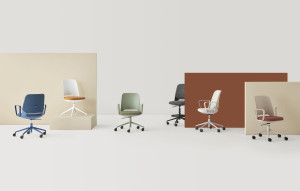 Регулируемый по высоте мягкий офисный стул с подлокотниками