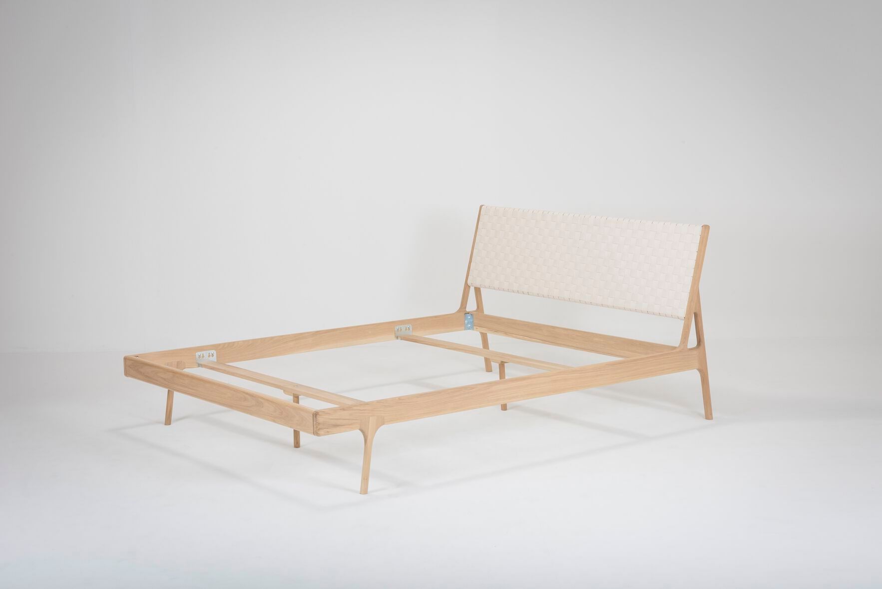 Дубовая двуспальная кровать Gazzda Fawn ARCH-00085993 - Вид №16