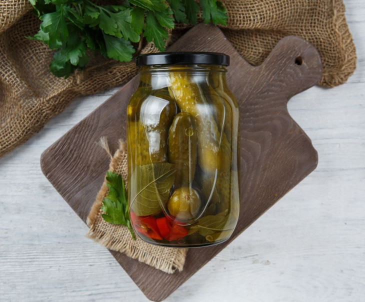 3730 Огурцы маринованные пикантные Зинаида и Сергей Белан Вкусляндия 